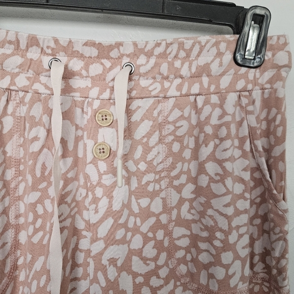 LATES by Kate Women's Medium Salmon Tan Pink Leopard Patterned Lounge Set PJs - Picture 5 of 8